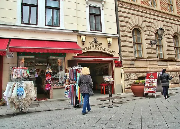Vaci Deluxe